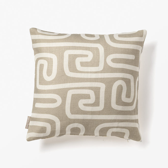 LABYRINTH PRINT CUSHION COVER SAND/WHITE