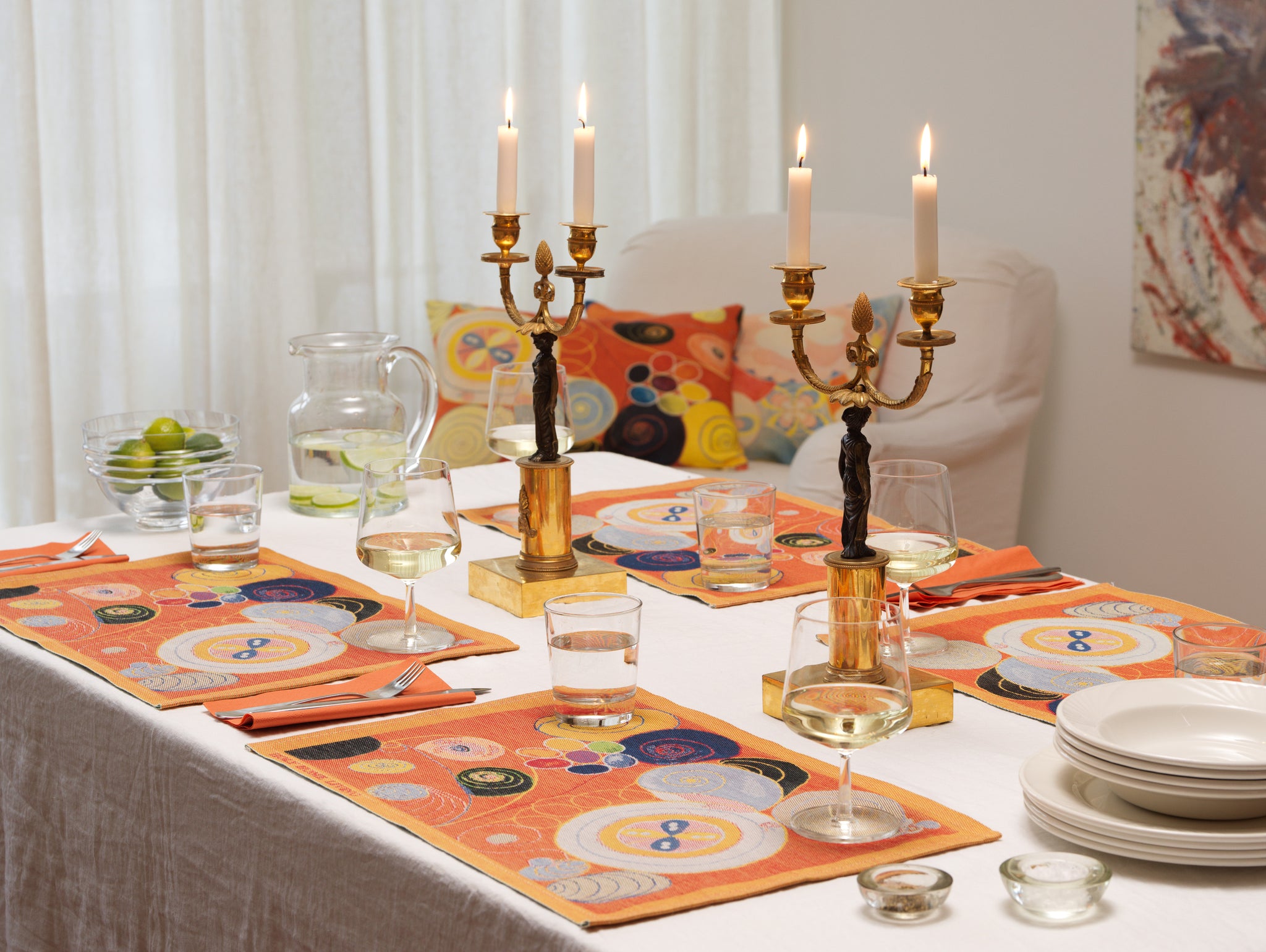 TABLE & KITCHEN
