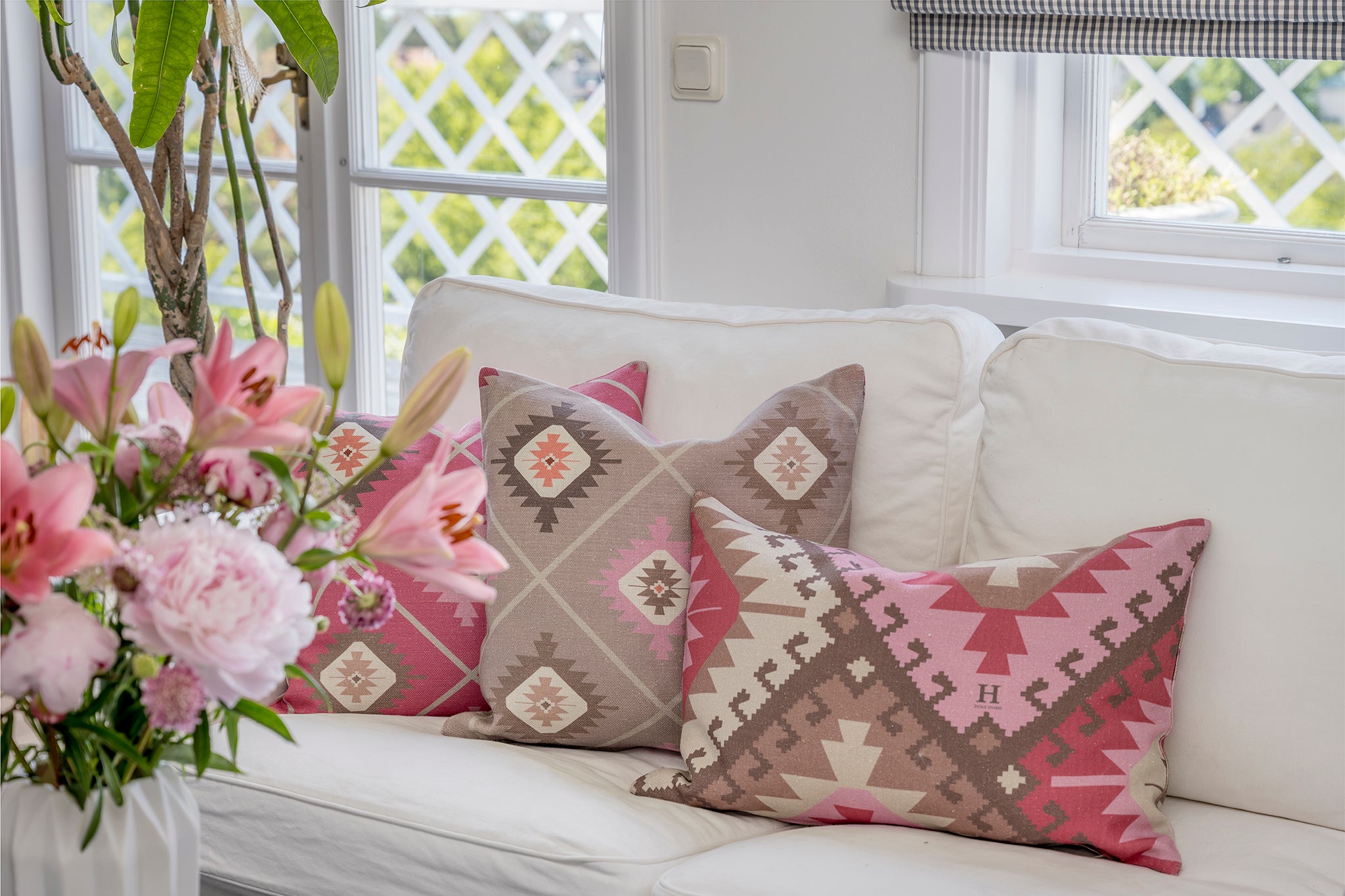 KILIM & BASIC PINK CUSHIONS